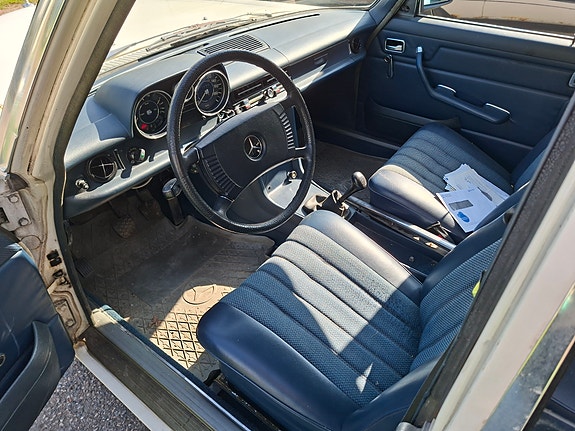 Mercedes-Benz 200 14 of 26
