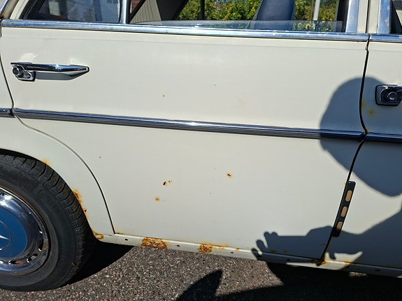 Mercedes-Benz 200 11 of 26
