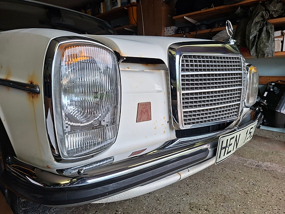 Mercedes-Benz 200 24 of 26