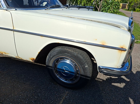 Mercedes-Benz 200 9 of 26