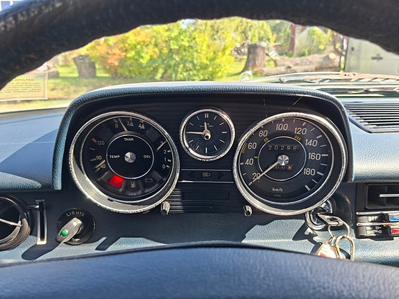 Mercedes-Benz 200 21 of 26