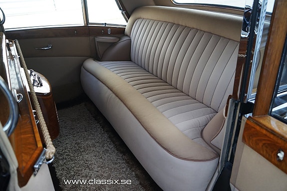 Rolls Royce Silver Wraith 19 of 28