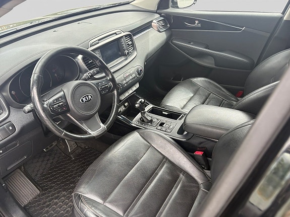 Kia Sorento 10 of 14