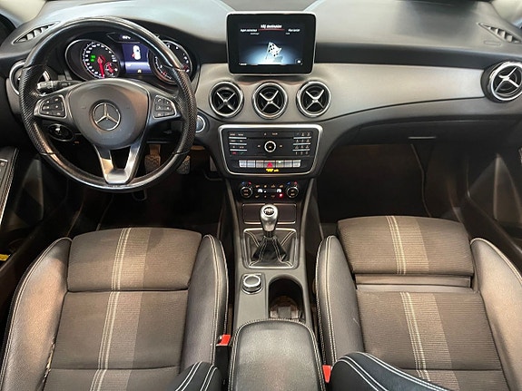 Mercedes-Benz GLA200 10 of 24