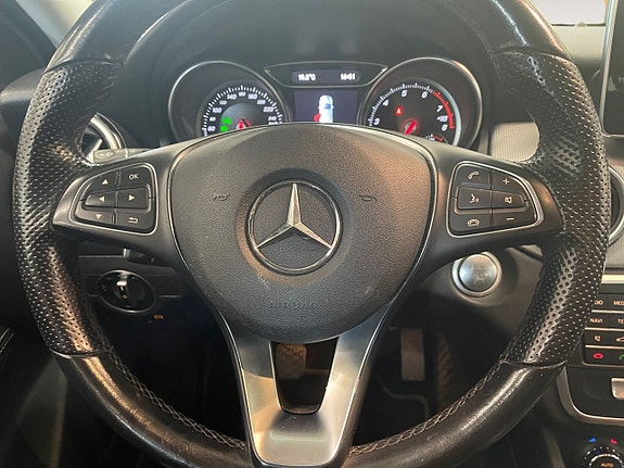 Mercedes-Benz GLA200 12 of 24