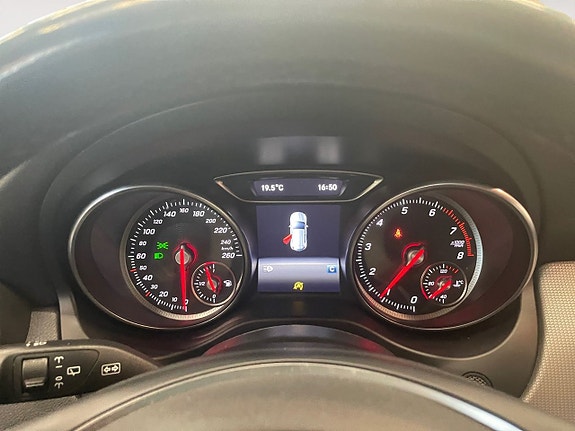 Mercedes-Benz GLA200 11 of 24