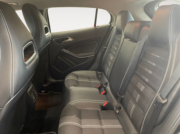 Mercedes-Benz GLA200 13 of 24