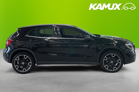 Mercedes-Benz GLA200 2 of 24