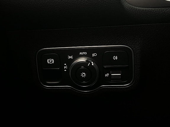 Mercedes-Benz GLB180 d 15 of 30