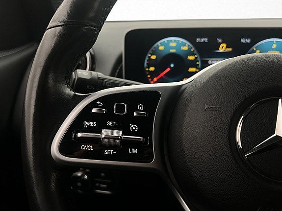 Mercedes-Benz GLB180 d 16 of 30