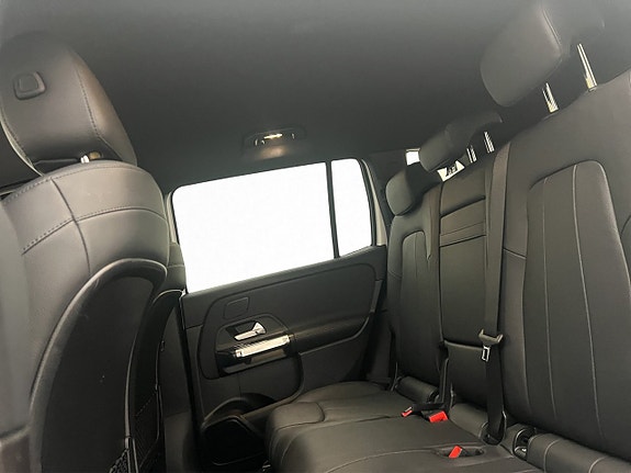Mercedes-Benz GLB180 d 30 of 30