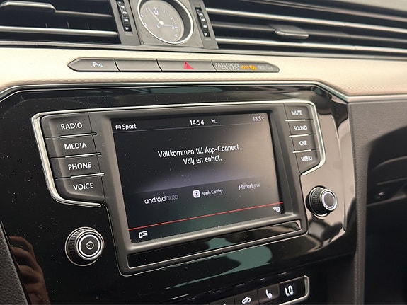 Volkswagen Passat Alltrack 17 of 30