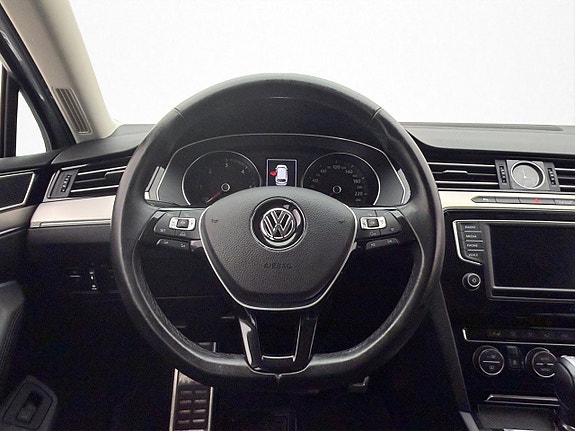 Volkswagen Passat Alltrack 12 of 30