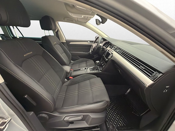 Volkswagen Passat Alltrack 21 of 30