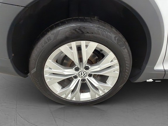 Volkswagen Passat Alltrack 29 of 30