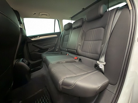 Volkswagen Passat Alltrack 22 of 30
