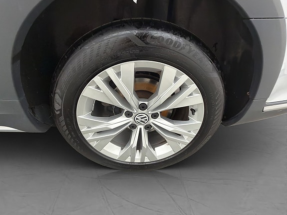 Volkswagen Passat Alltrack 28 of 30