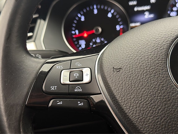 Volkswagen Passat Alltrack 13 of 30
