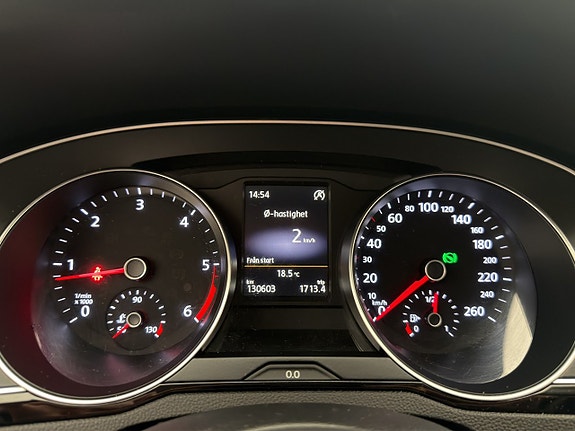 Volkswagen Passat Alltrack 14 of 30