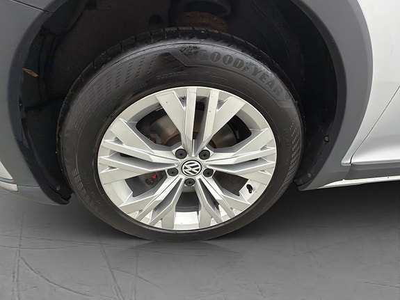 Volkswagen Passat Alltrack 27 of 30