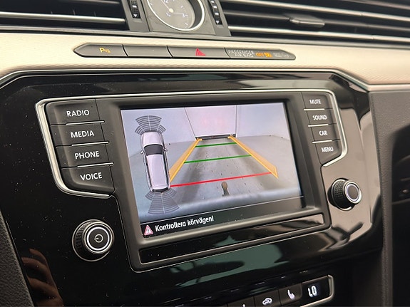 Volkswagen Passat Alltrack 16 of 30