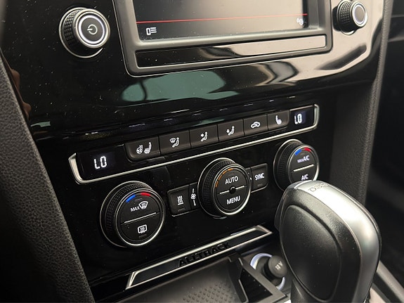 Volkswagen Passat Alltrack 18 of 30