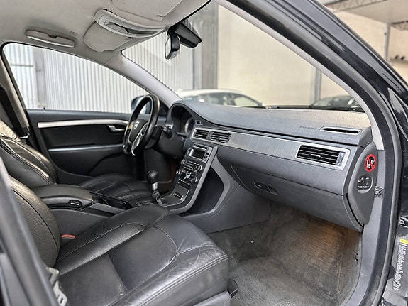 Volvo V70 7 of 8