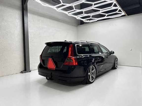 Volvo V70 3 of 8