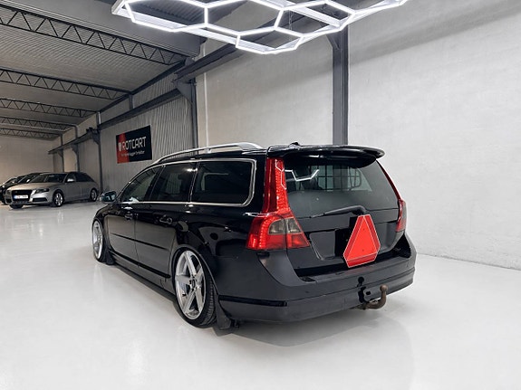 Volvo V70 2 of 8