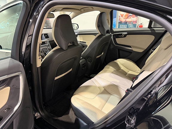 Volvo S60 11 of 25