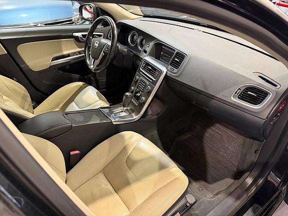 Volvo S60 14 of 25