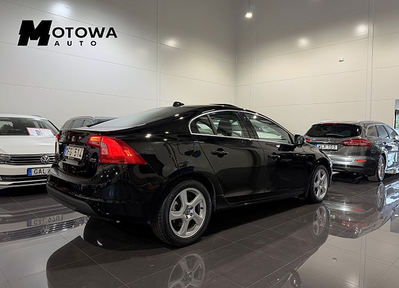 Volvo S60 2 of 25