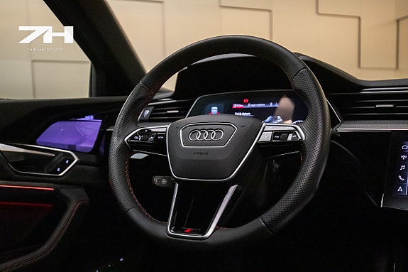 Audi Q8 e-tron 11 of 23