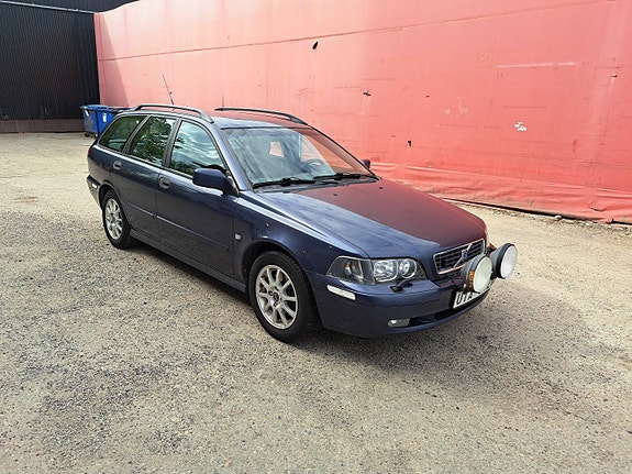 Volvo V40 3 of 10