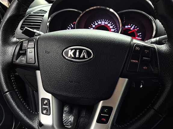 Kia Sorento 16 of 26