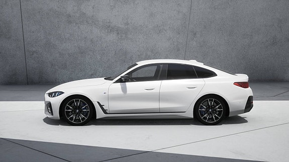 BMW i4 3 of 11