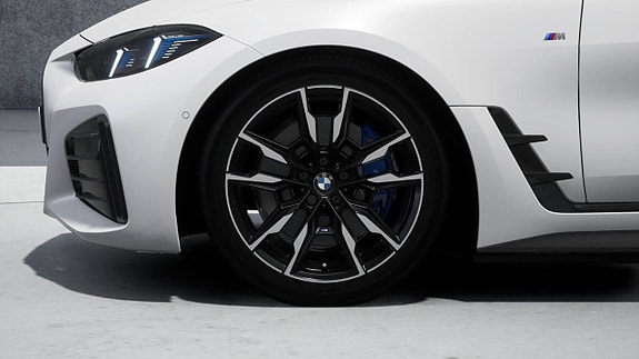 BMW i4 4 of 11