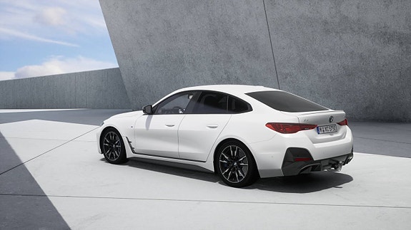 BMW i4 10 of 11