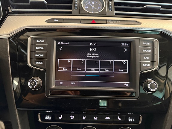 Volkswagen Passat 18 of 20