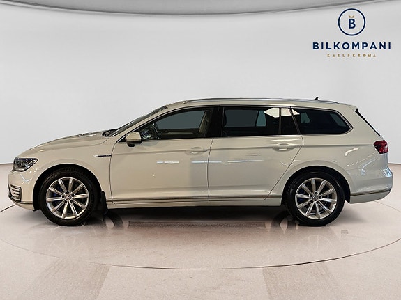 Volkswagen Passat 2 of 20
