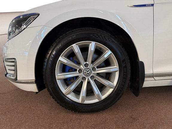 Volkswagen Passat 9 of 20