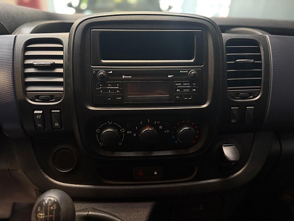 Opel Vivaro 12 of 25