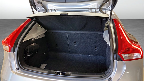 Volvo V40 10 of 12