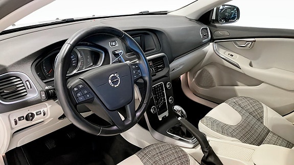 Volvo V40 11 of 12