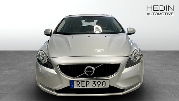Volvo V40 8 of 12