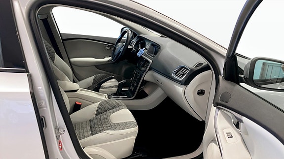Volvo V40 3 of 12