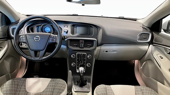 Volvo V40 4 of 12