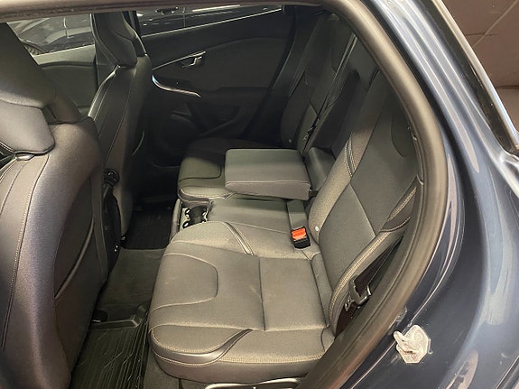Volvo V40 Cross Country 12 of 24