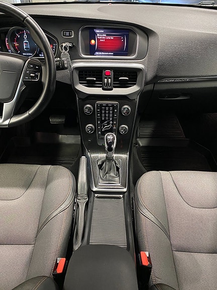 Volvo V40 Cross Country 15 of 24