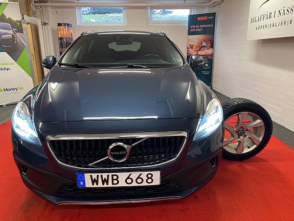 Volvo V40 Cross Country 2 of 24